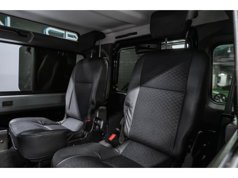 Land Rover Defender  2008