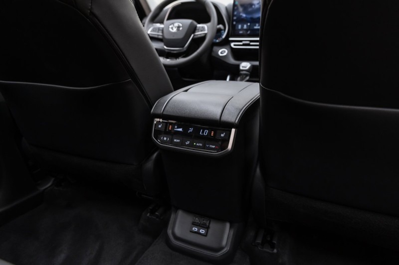 Toyota Highlander IV — 2026