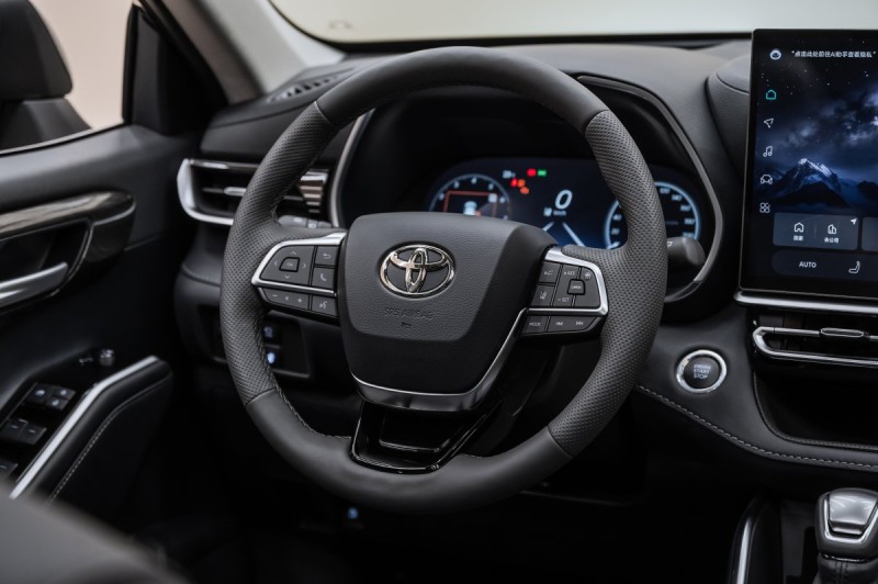 Toyota Highlander IV — 2026