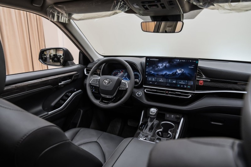 Toyota Highlander IV — 2026
