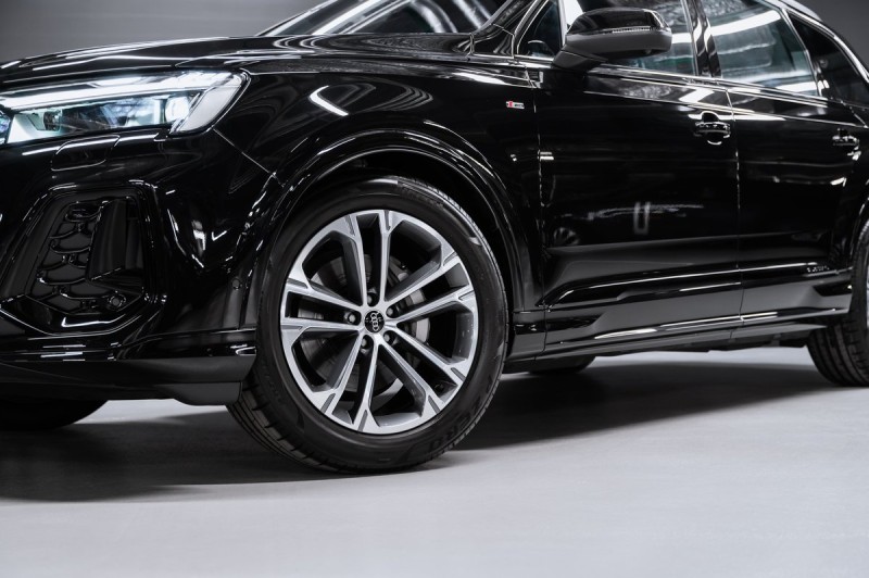 Audi Q7 45 TFSI quattro tiptronic 2025