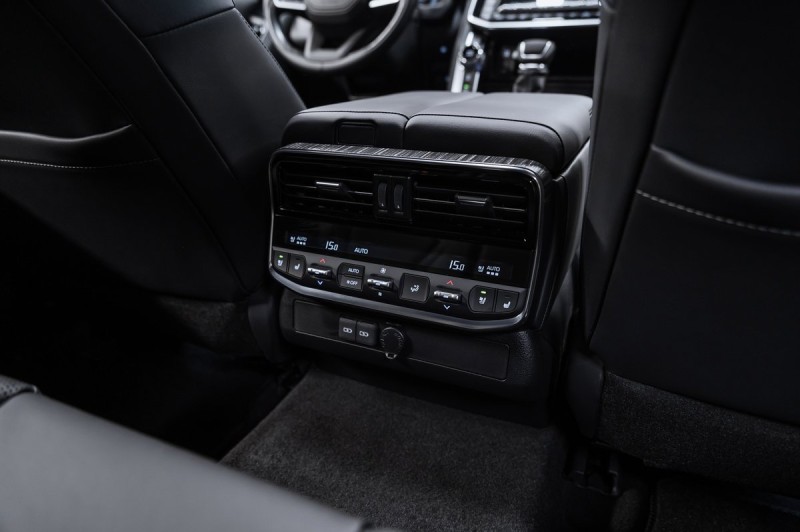 Toyota Land Cruiser ZX (7 мест) 2026
