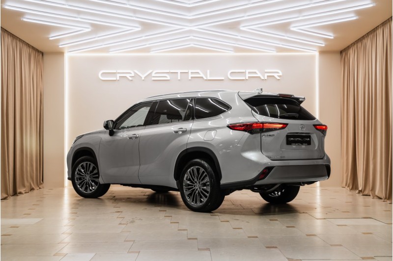 Toyota Highlander IV — 2026