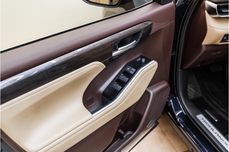 Toyota Highlander IV — 2026