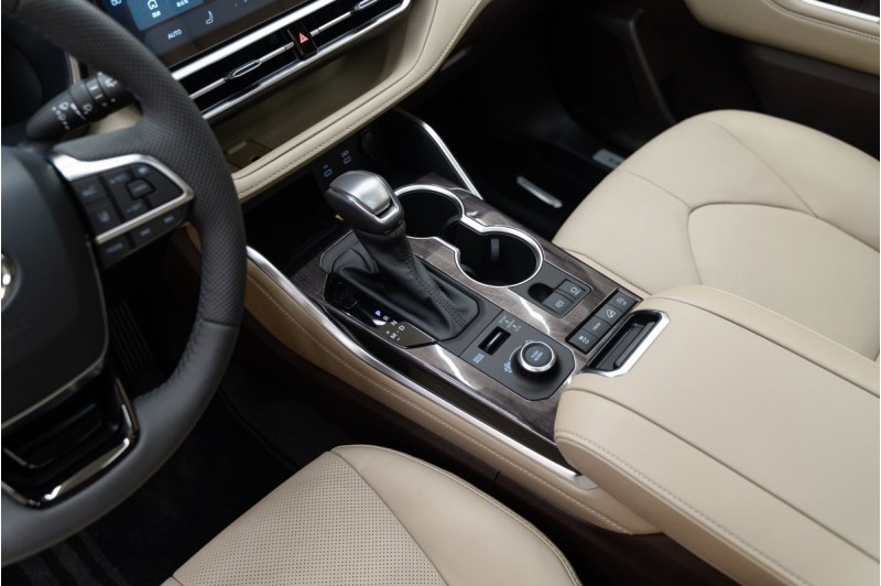 Toyota Highlander IV — 2026
