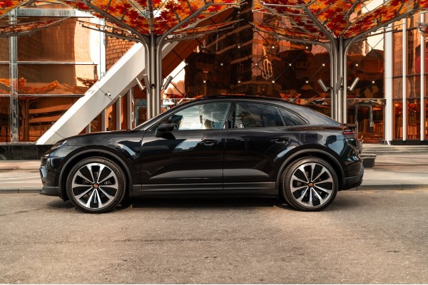 Porsche Macan 4 Electric 2025