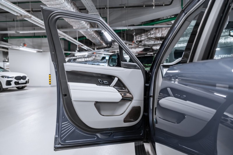 Land Rover Range Rover SV 2025