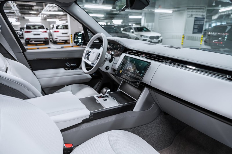 Land Rover Range Rover SV 2025
