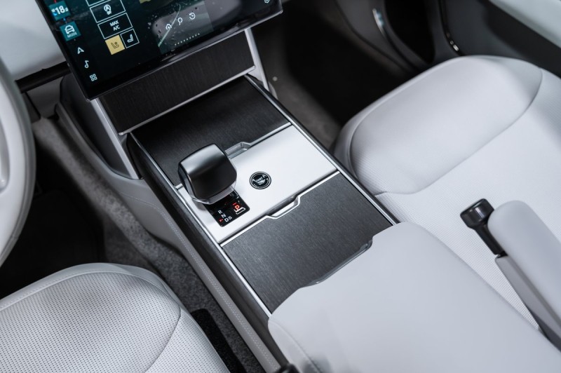 Land Rover Range Rover SV 2025
