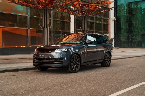 Land Rover Range Rover SV 2025