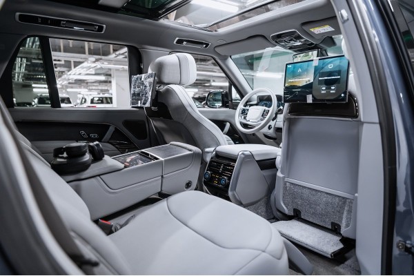 Land Rover Range Rover SV 2025