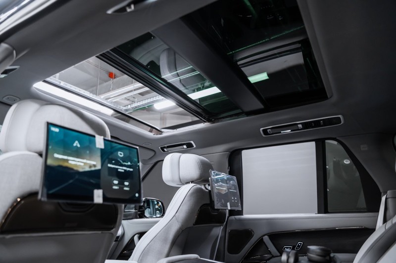 Land Rover Range Rover SV 2025