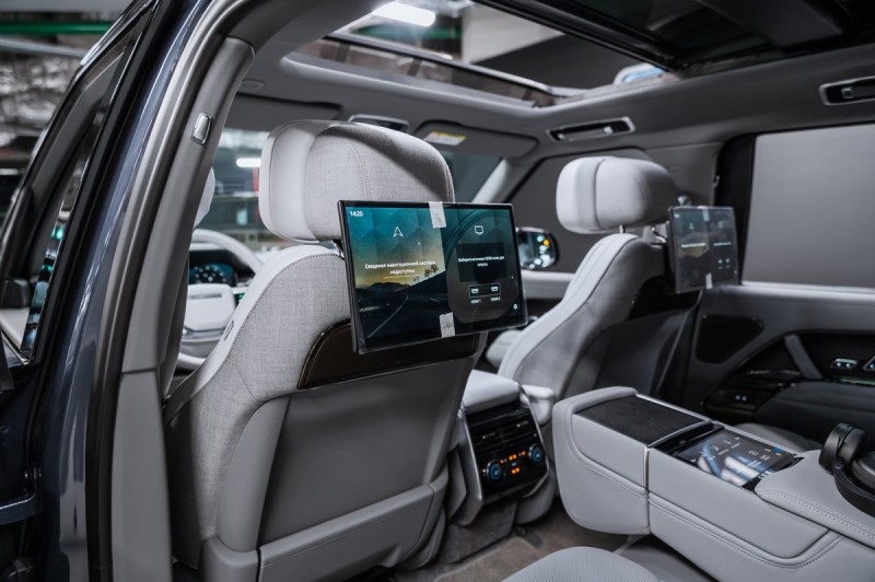 Land Rover Range Rover SV 2025