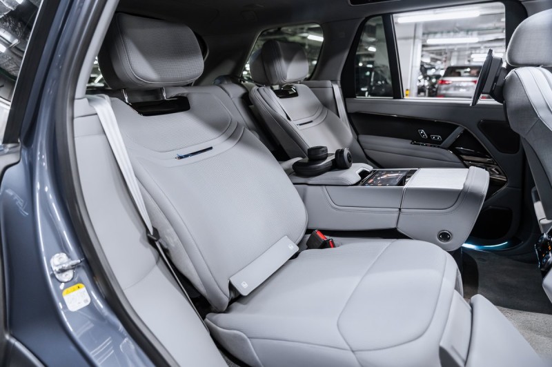 Land Rover Range Rover SV 2025