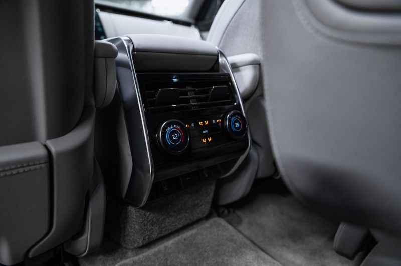 Land Rover Range Rover SV 2025