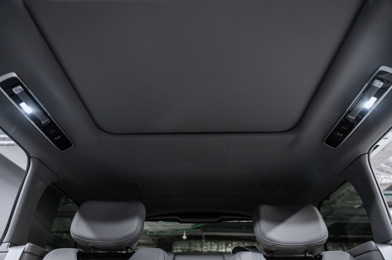 Land Rover Range Rover SV 2025