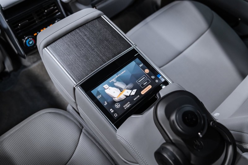 Land Rover Range Rover SV 2025