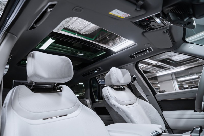 Land Rover Range Rover SV 2025