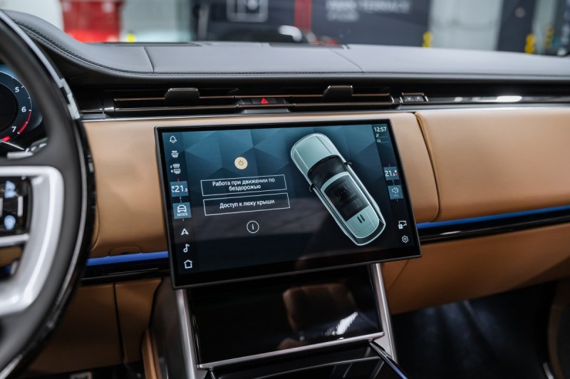 Land Rover Range Rover V — 2026