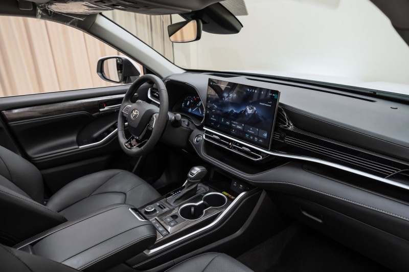 Toyota Highlander IV — 2026