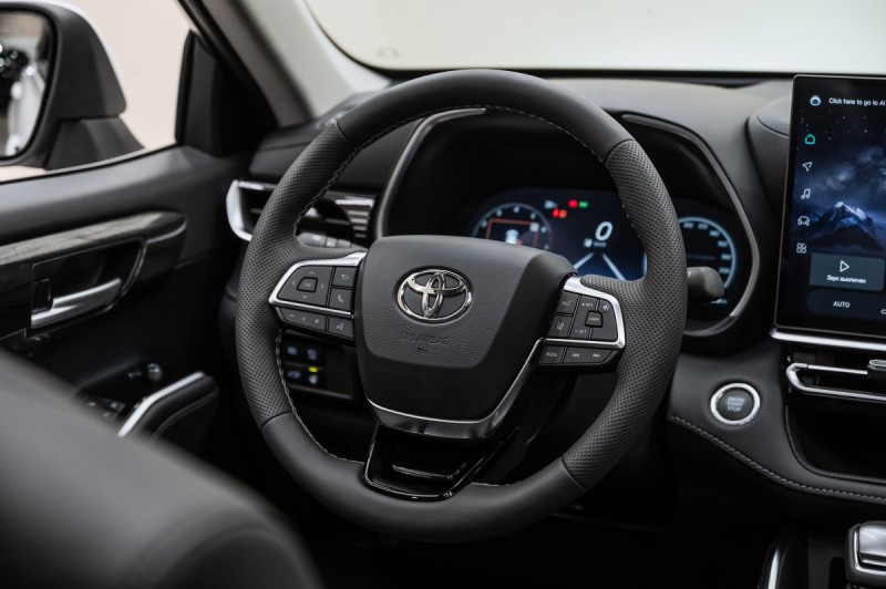 Toyota Highlander IV — 2026