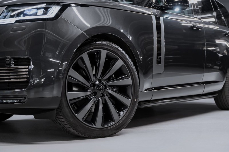 Land Rover Range Rover SV 2026