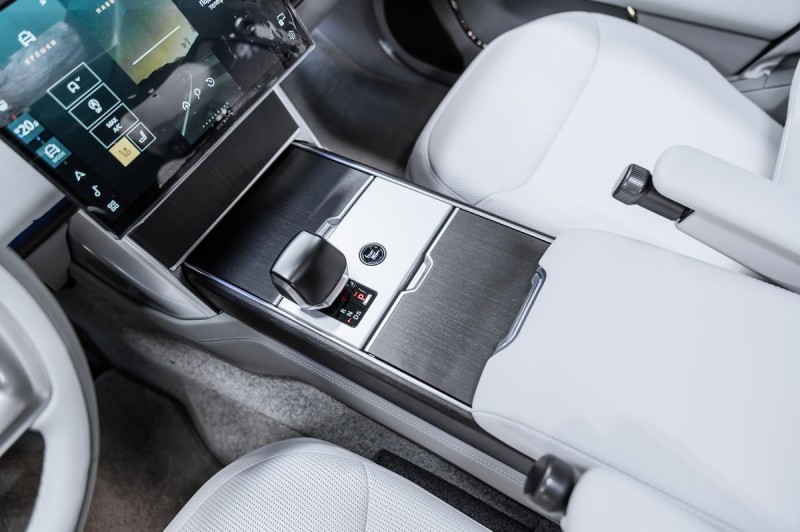 Land Rover Range Rover SV 2026