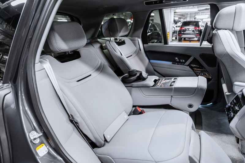 Land Rover Range Rover SV 2026