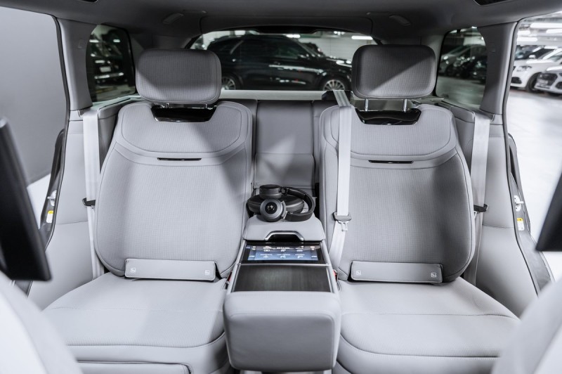 Land Rover Range Rover SV 2026