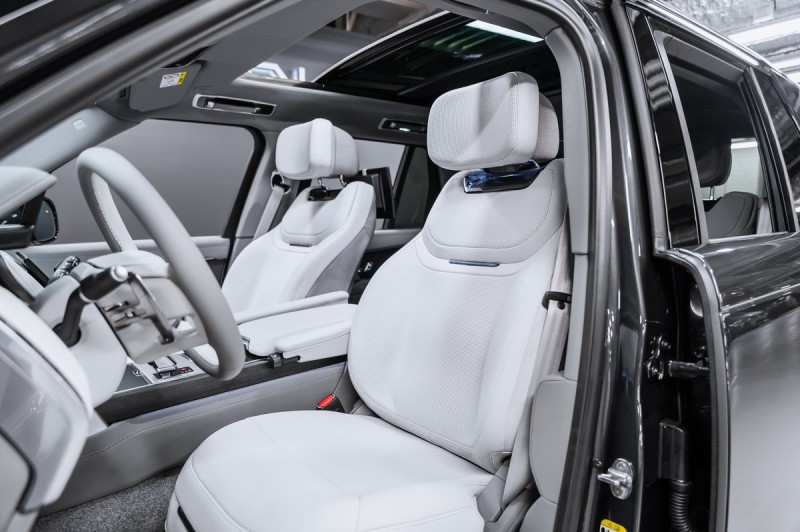 Land Rover Range Rover SV 2026