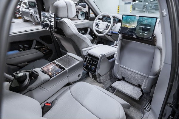 Land Rover Range Rover SV 2026