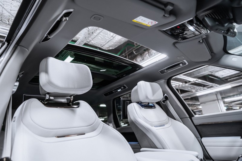 Land Rover Range Rover SV 2026