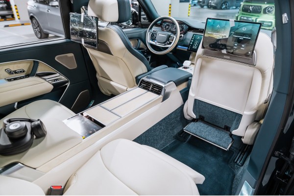 Land Rover Range Rover SV 2026