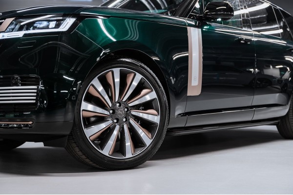 Land Rover Range Rover SV 2026