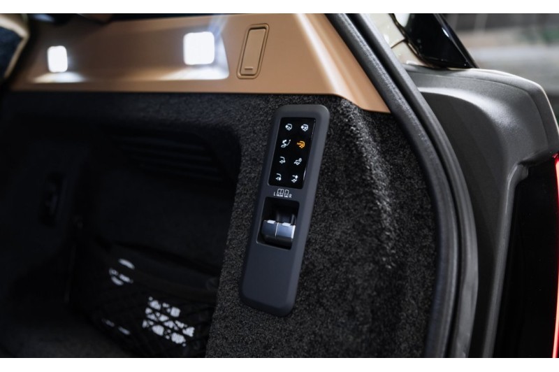 Land Rover Range Rover SV 2025