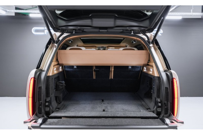 Land Rover Range Rover SV 2025