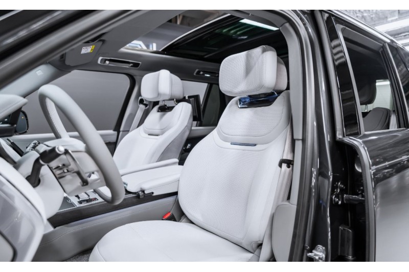 Land Rover Range Rover SV 2026