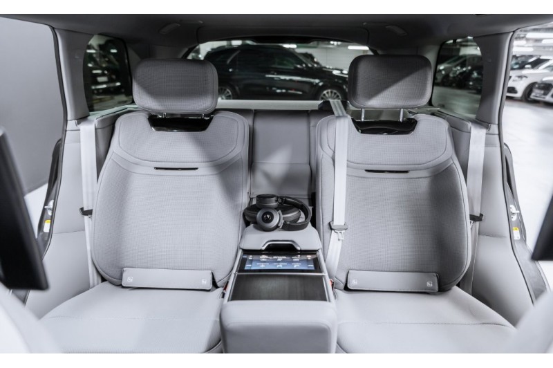 Land Rover Range Rover SV 2026
