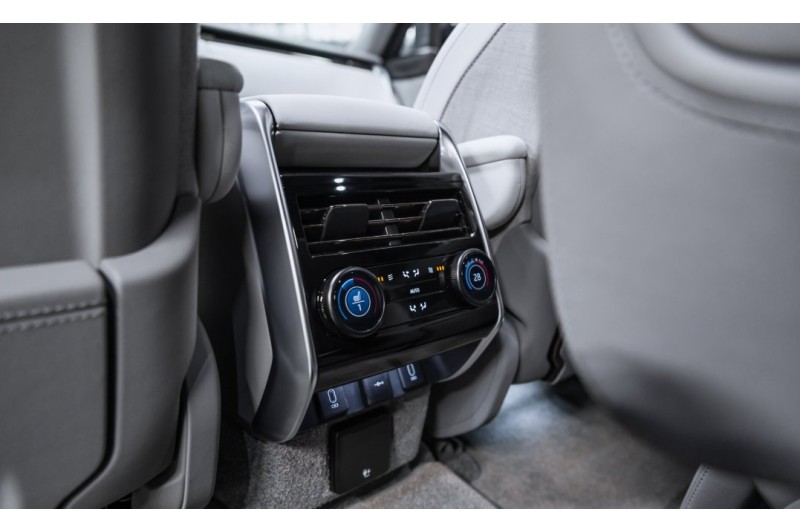 Land Rover Range Rover SV 2026