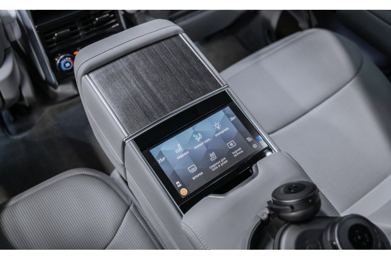 Land Rover Range Rover SV 2026