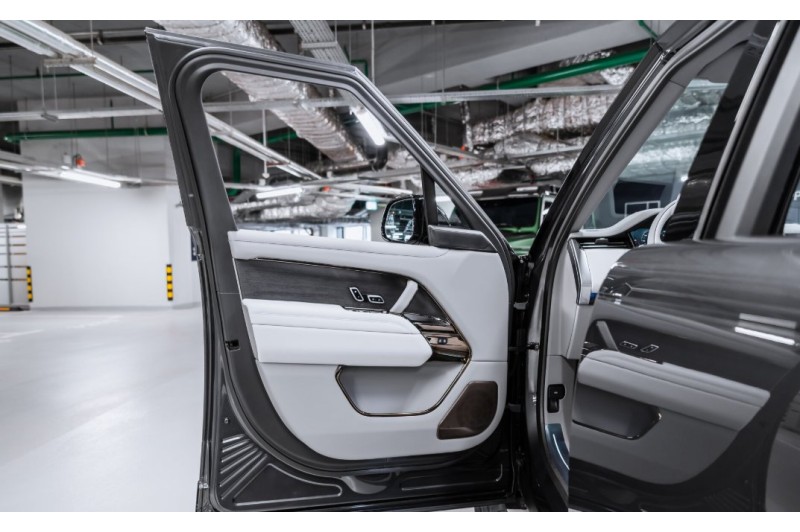 Land Rover Range Rover SV 2026