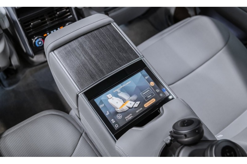 Land Rover Range Rover SV 2026