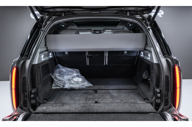 Land Rover Range Rover SV 2026