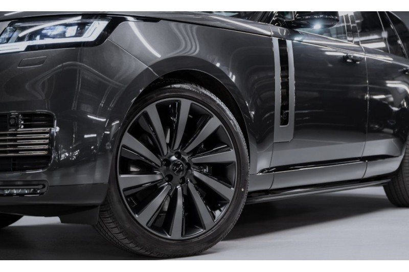 Land Rover Range Rover SV 2026