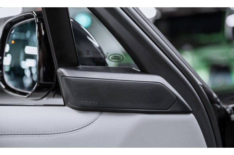 Land Rover Range Rover SV 2026