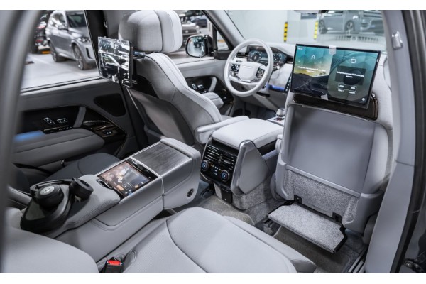 Land Rover Range Rover SV 2026