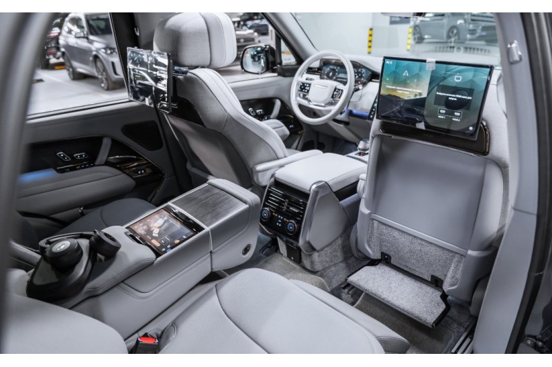 Land Rover Range Rover SV 2026