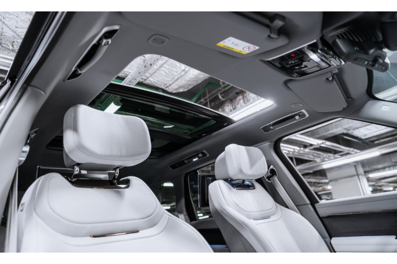 Land Rover Range Rover SV 2026