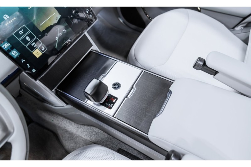 Land Rover Range Rover SV 2026