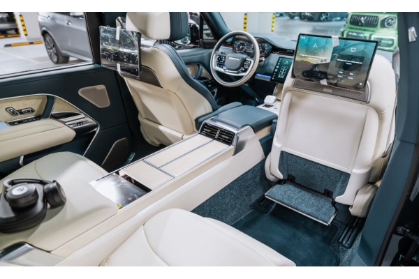 Land Rover Range Rover SV 2026